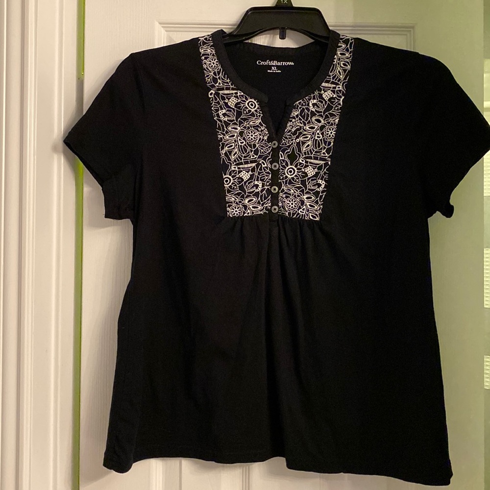 Croft & Barrow Black Top with White Stitched Bib